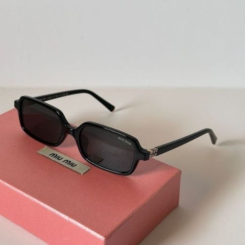Miu Miu Rectangle Noir
