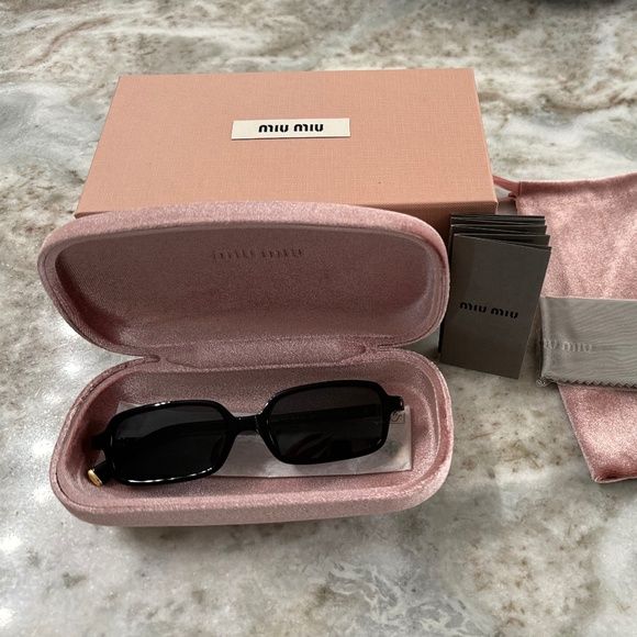 Miu Miu Rectangle Noir